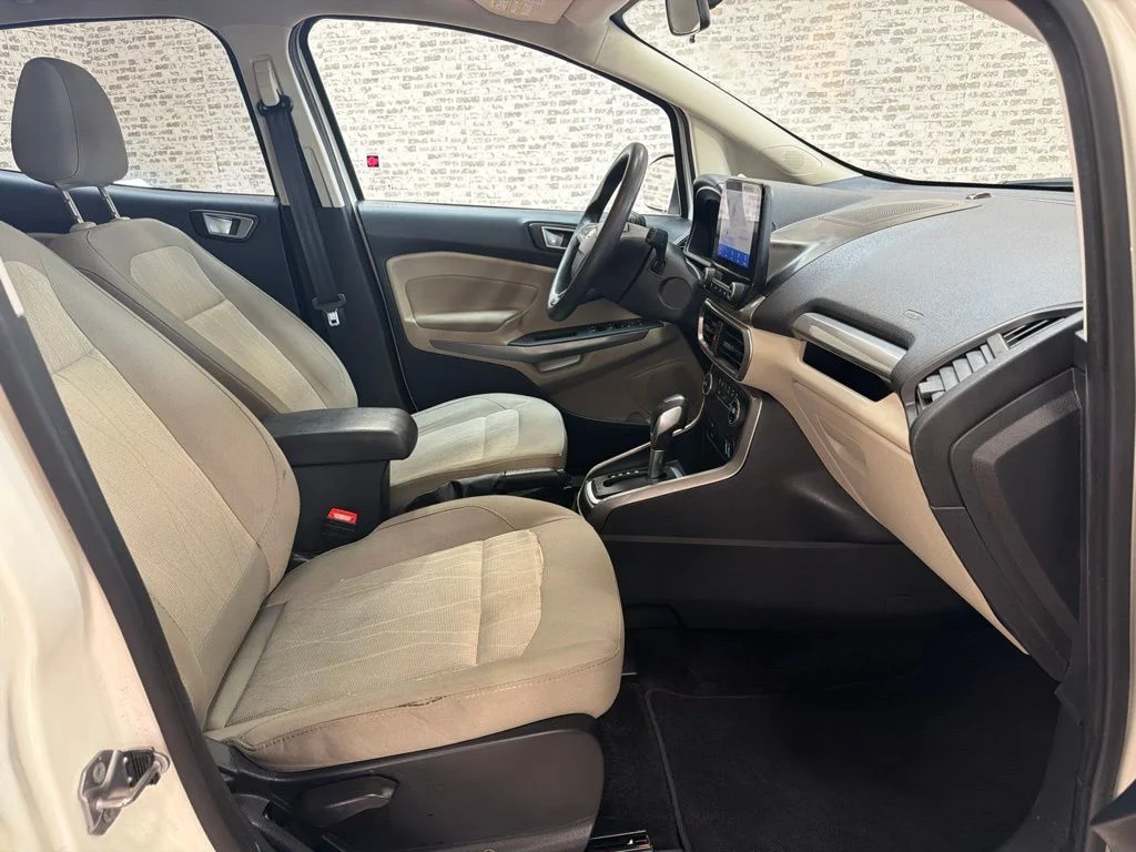Used 2021 White Ford SE image 11