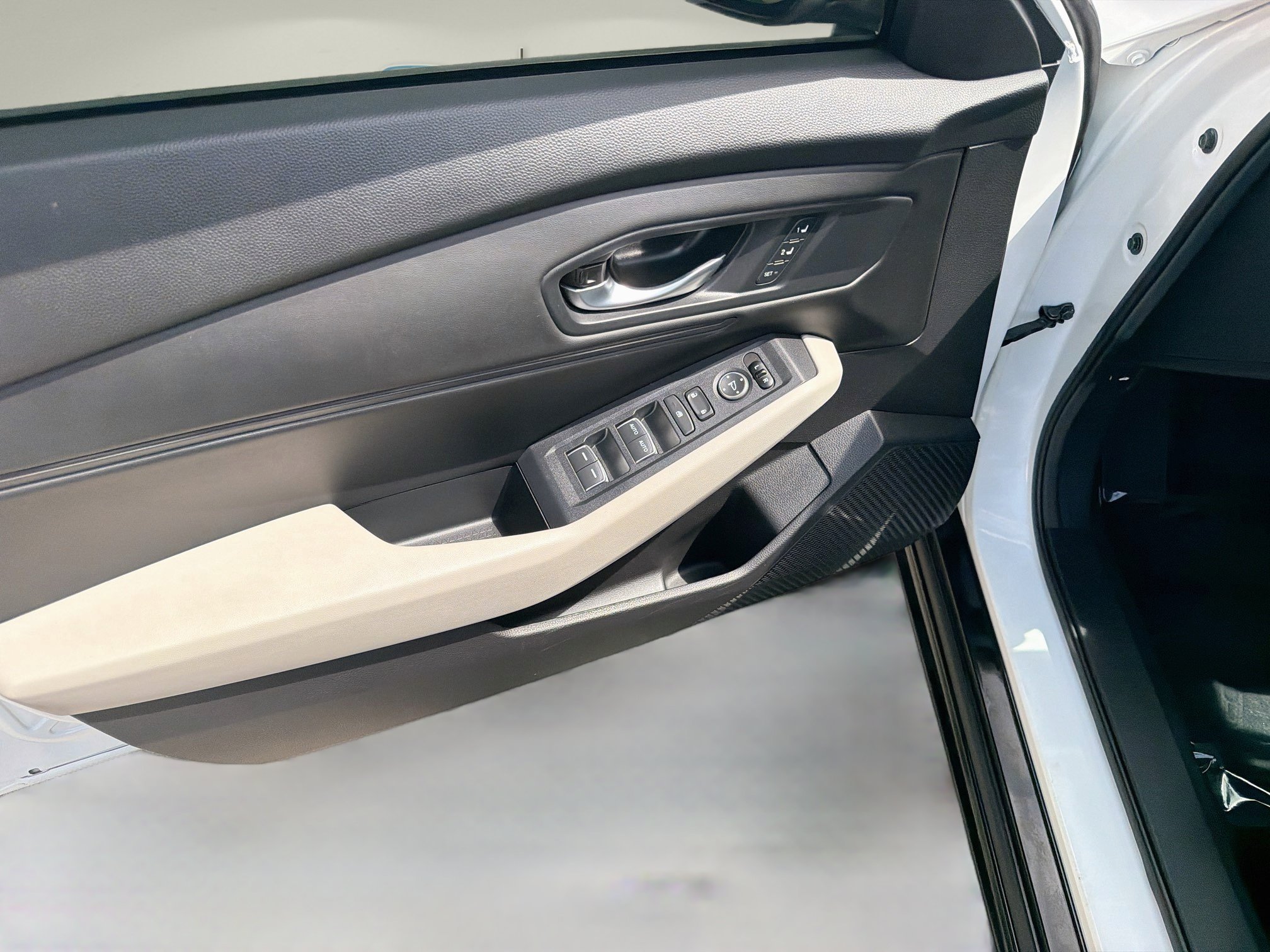 2024 Honda Accord Hybrid EX-L - Photo 19