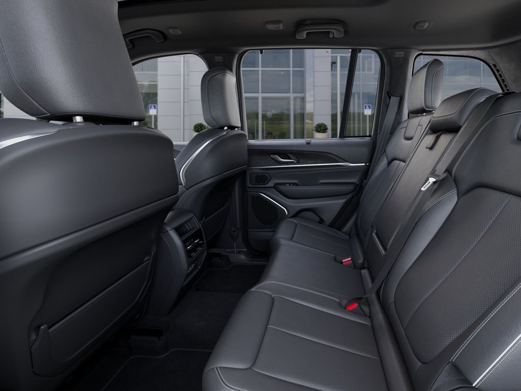 New 2025 Diamond Black Crystal Pearl-Coat Exterior Paint Jeep Overland image 23