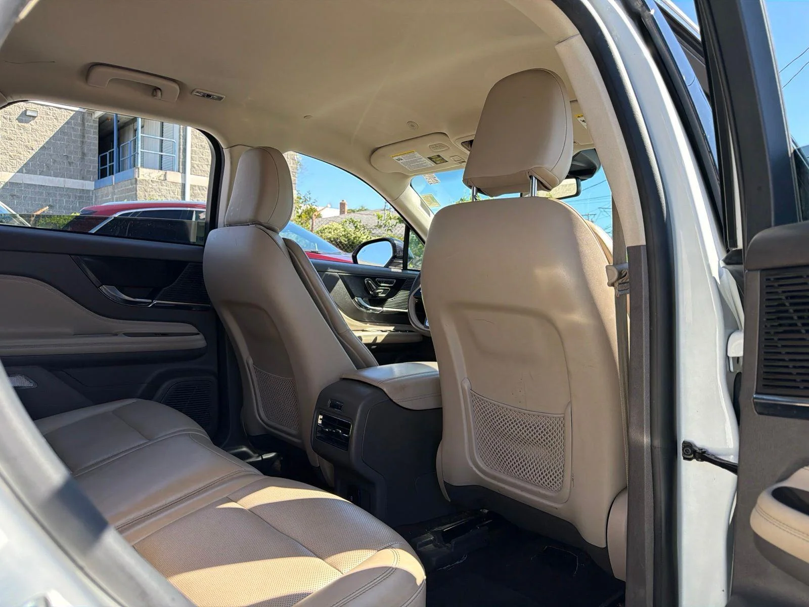 Used 2022 White Lincoln Standard image 16