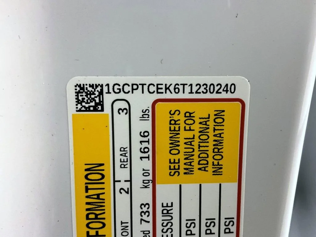 New 2026 Summit White Chevrolet LT image 25