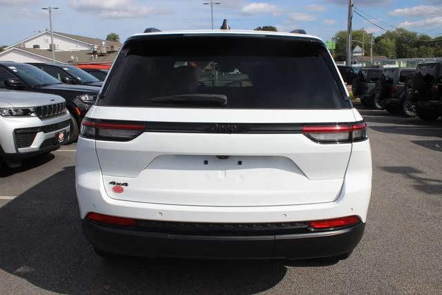 Used 2023 White Jeep Altitude X image 28