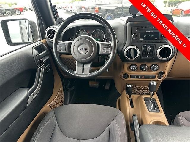 Used 2014 Gray Jeep Unlimited Sahara image 22