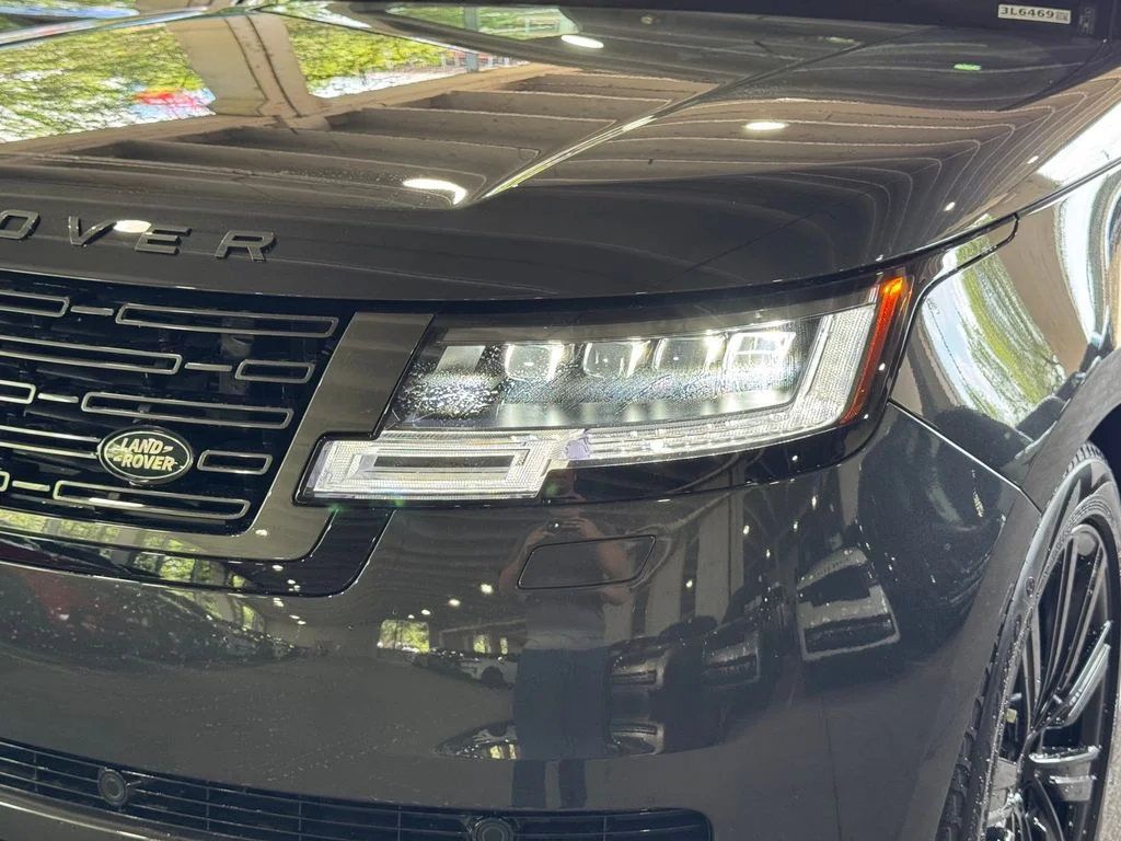 New 2026 Carpathian Grey Land Rover SE image 4