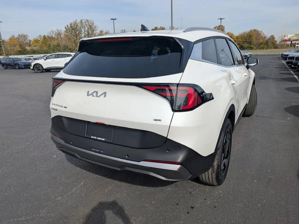 New 2027 Snow White Pearl Kia EX image 34