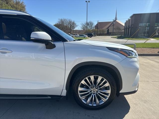Certified Used 2021 BLIZZARD PEARL Toyota  image 11