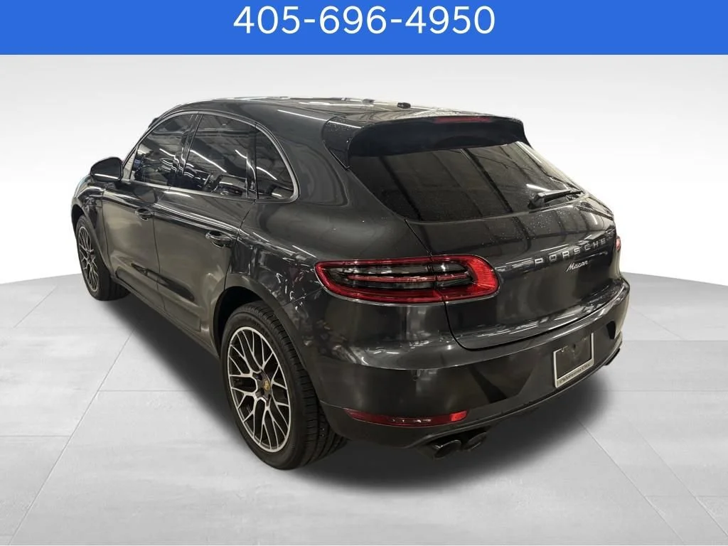 Pre-Owned 2018 Porsche Macan Base