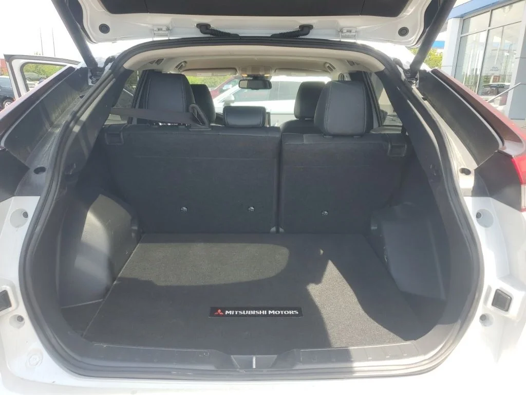 Used 2025 White Mitsubishi SE image 15