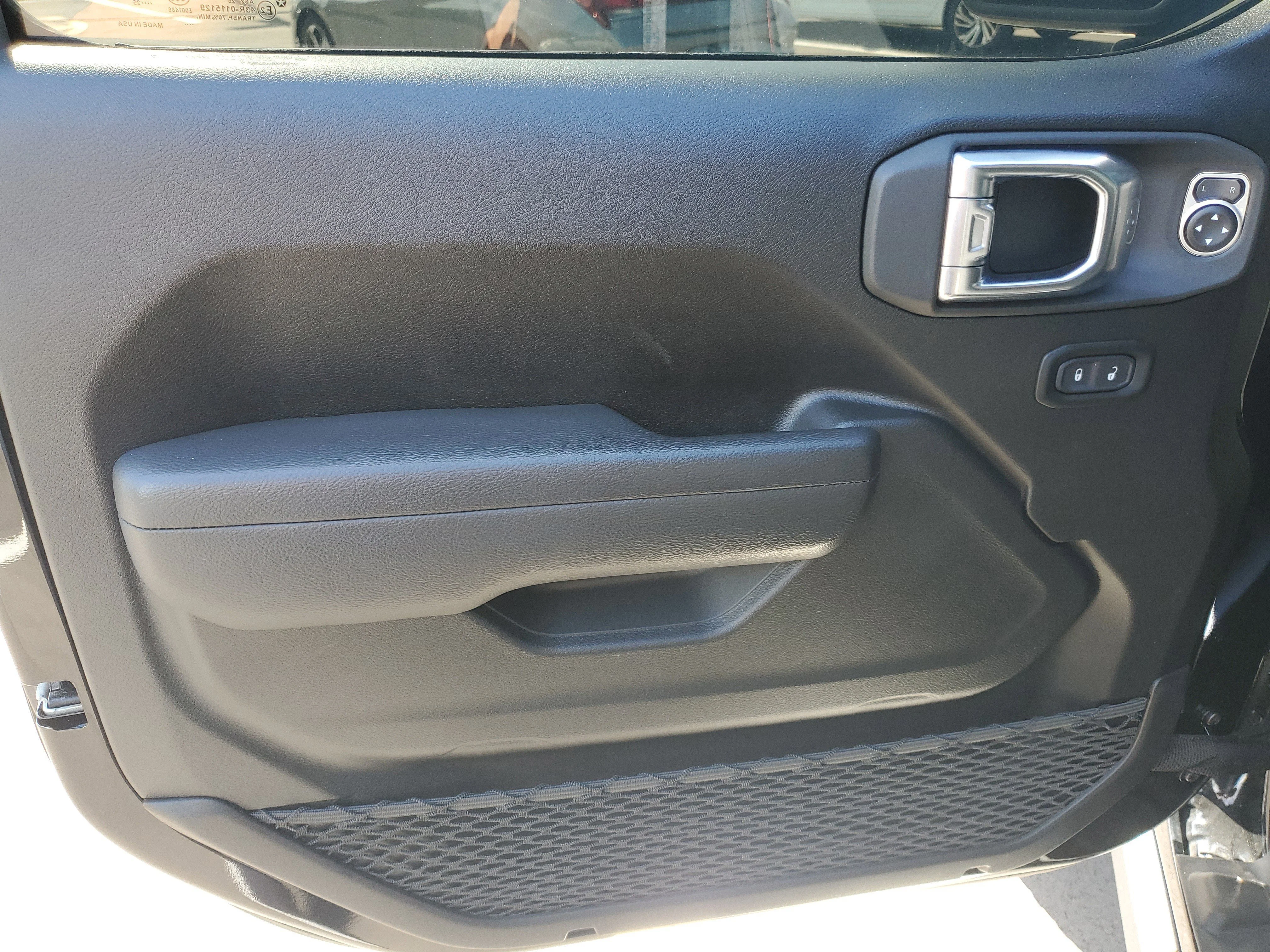 Used 2025 Black Clearcoat Jeep Rubicon image 8