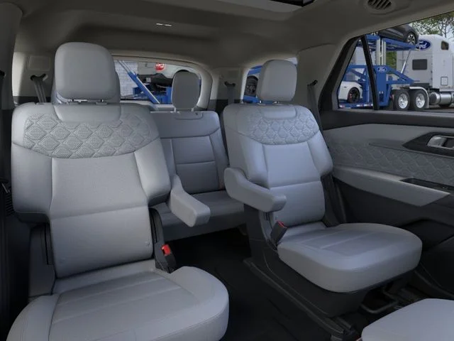 New 2026 Star White Metallic Tri-Coat Ford Platinum image 11