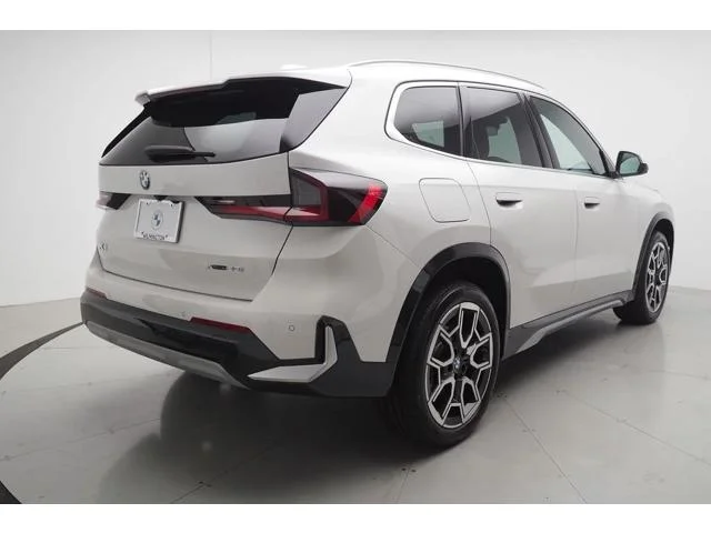 New 2027 Mineral White Metallic BMW xDrive28i image 3