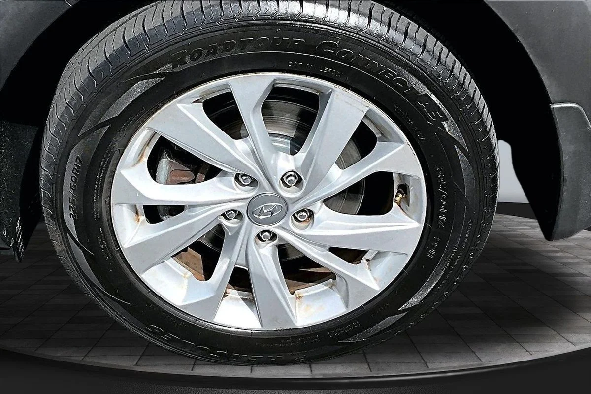 Used 2020  Hyundai SE image 36