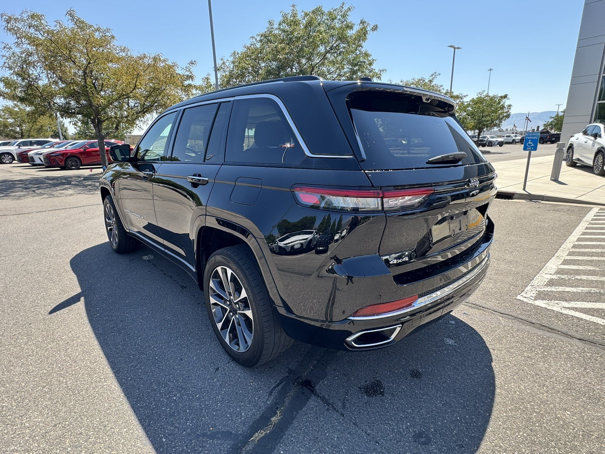 Used 2023 Diamond Black Crystal Pearlcoat Jeep Overland image 3