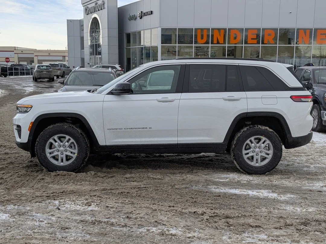 New 2025 White Jeep Laredo - - 4x4 - Heated Seats & Steering - Adaptive Cruise - LED Lighting & More! image 5