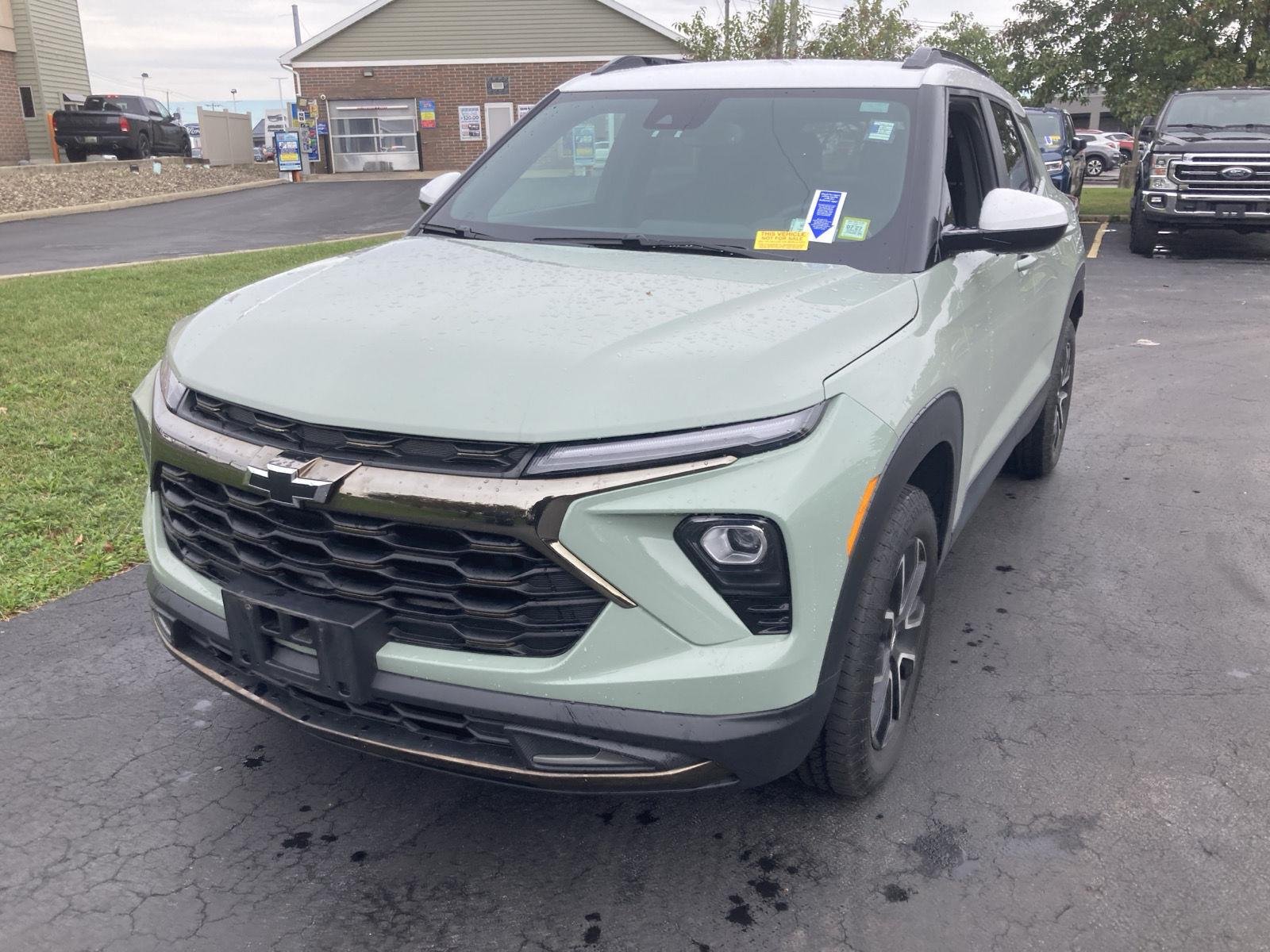 Used 2024 Cacti Green Chevrolet ACTIV image 3