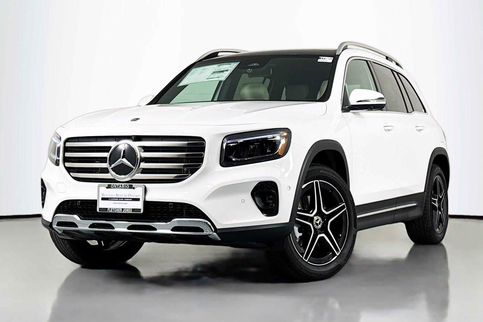 New 2026 Polar White Mercedes-Benz GLB 250 SUV image 1