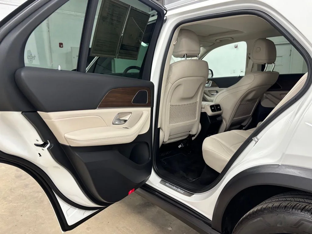 Used 2025 White Mercedes-Benz GLE 450e image 20
