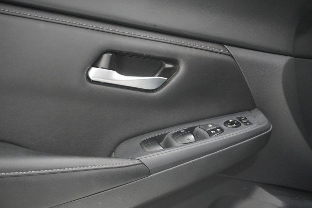 Used 2025  Nissan SV image 14