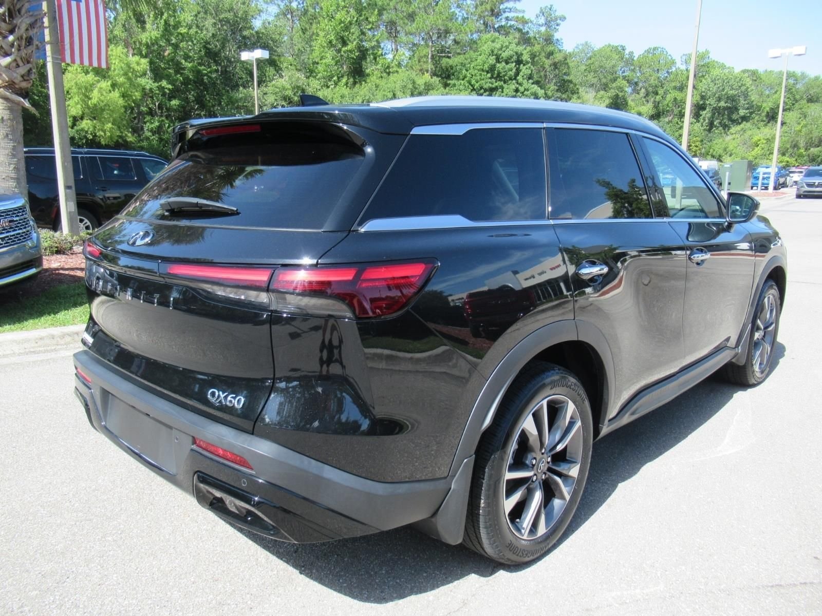 Used 2023 Black INFINITI LUXE image 7