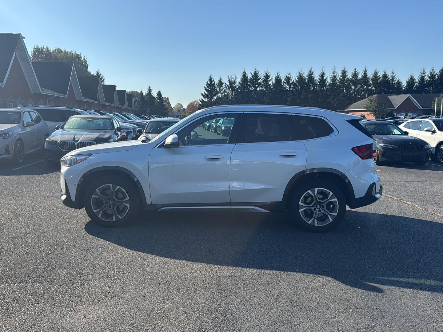 Used 2024 Mineral White Metallic BMW xDrive28i image 6