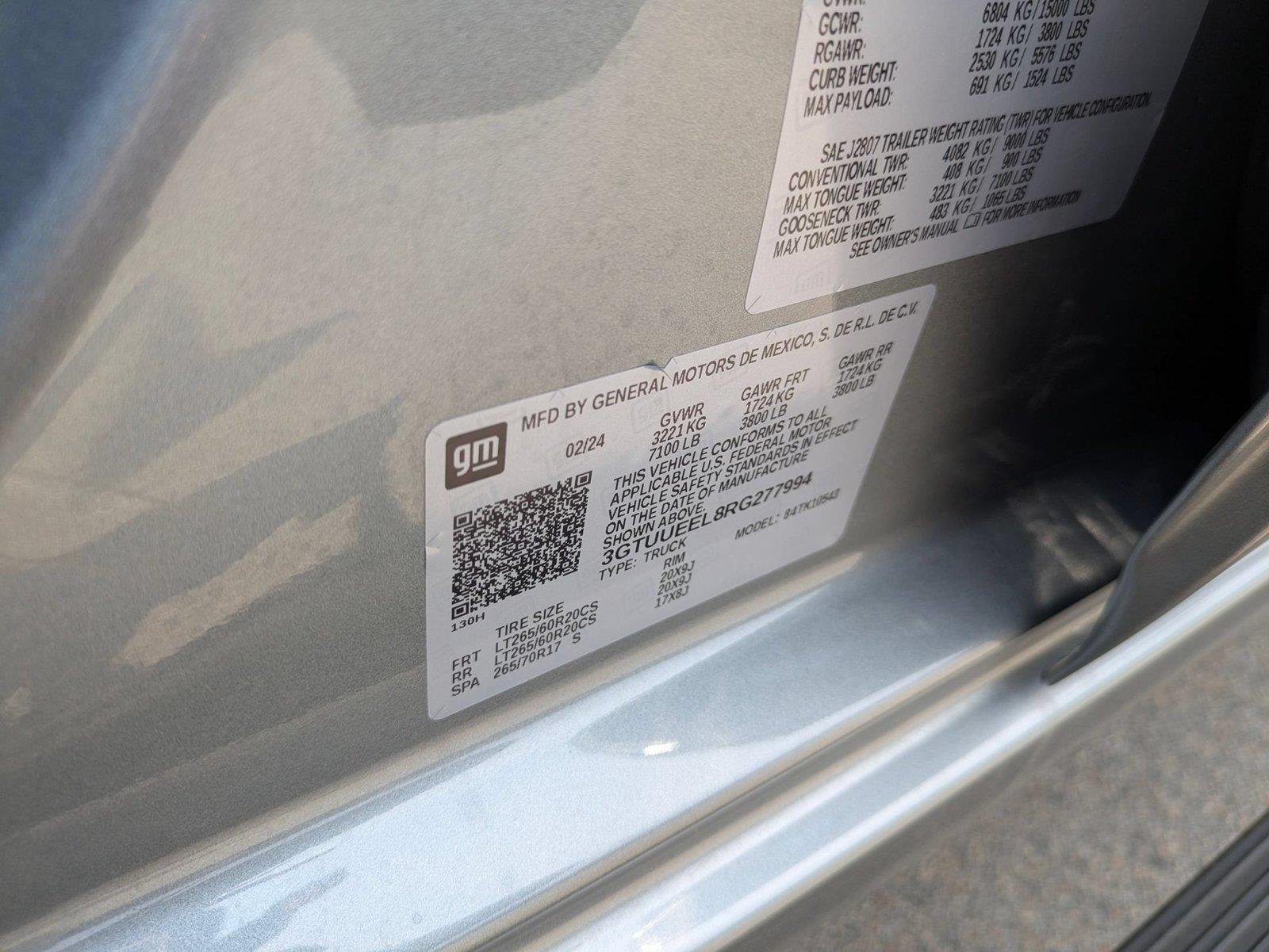 Used 2024 Sterling Metallic GMC AT4 image 37