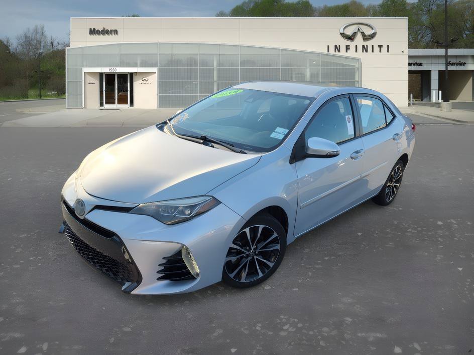 Used 2018 Classic Silver Metallic Toyota SE image 1