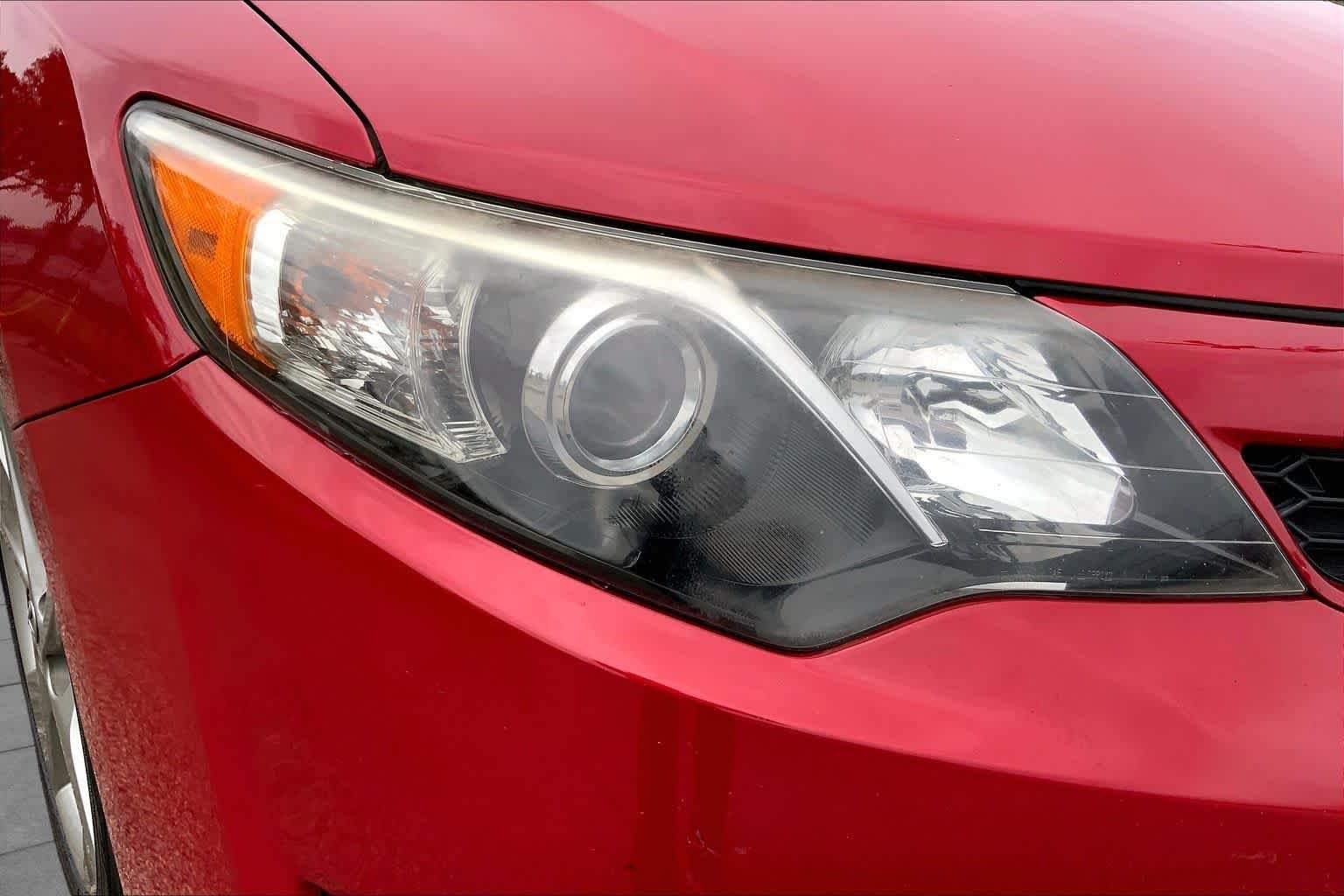 Used 2014 Barcelona Red Metallic Toyota SE image 27