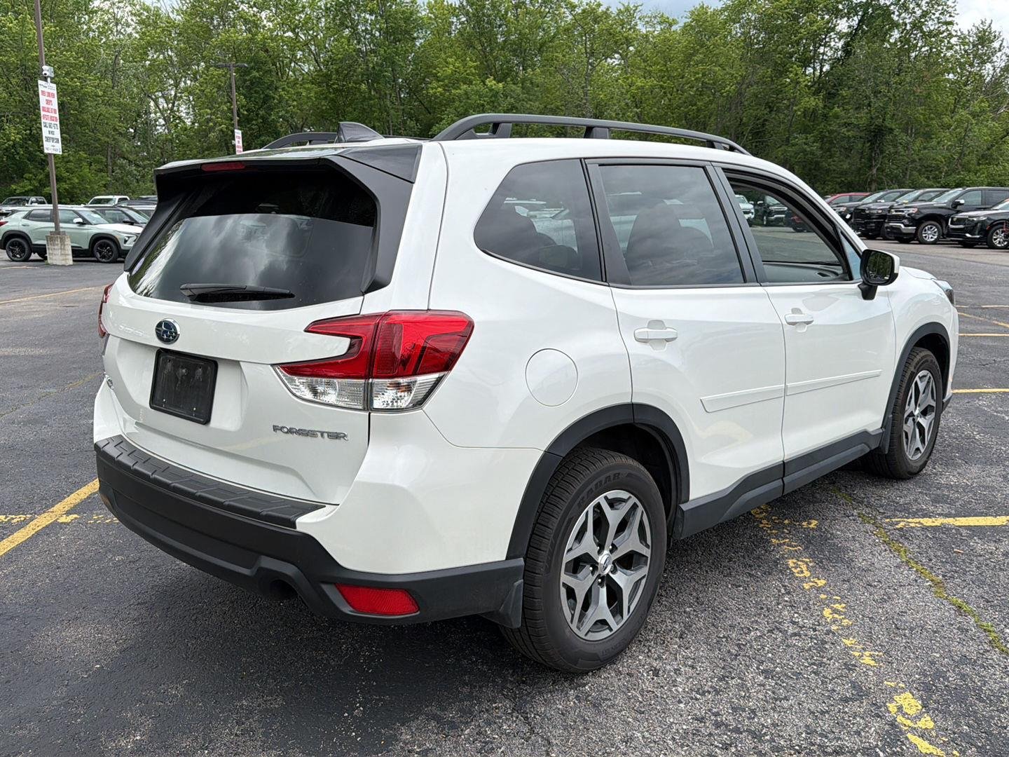 Used 2024  Subaru Premium image 9