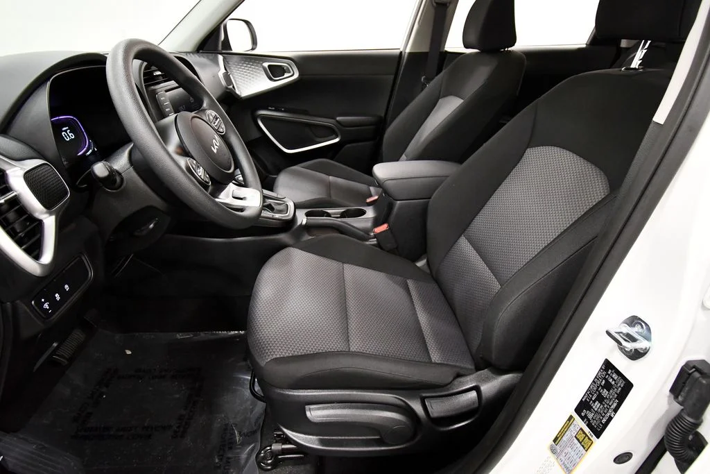 Certified Used 2025  Kia LX image 14