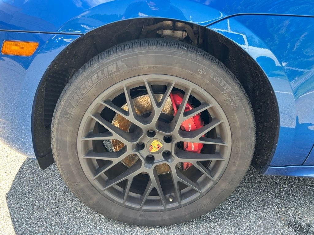 Used 2017  Porsche GTS image 3