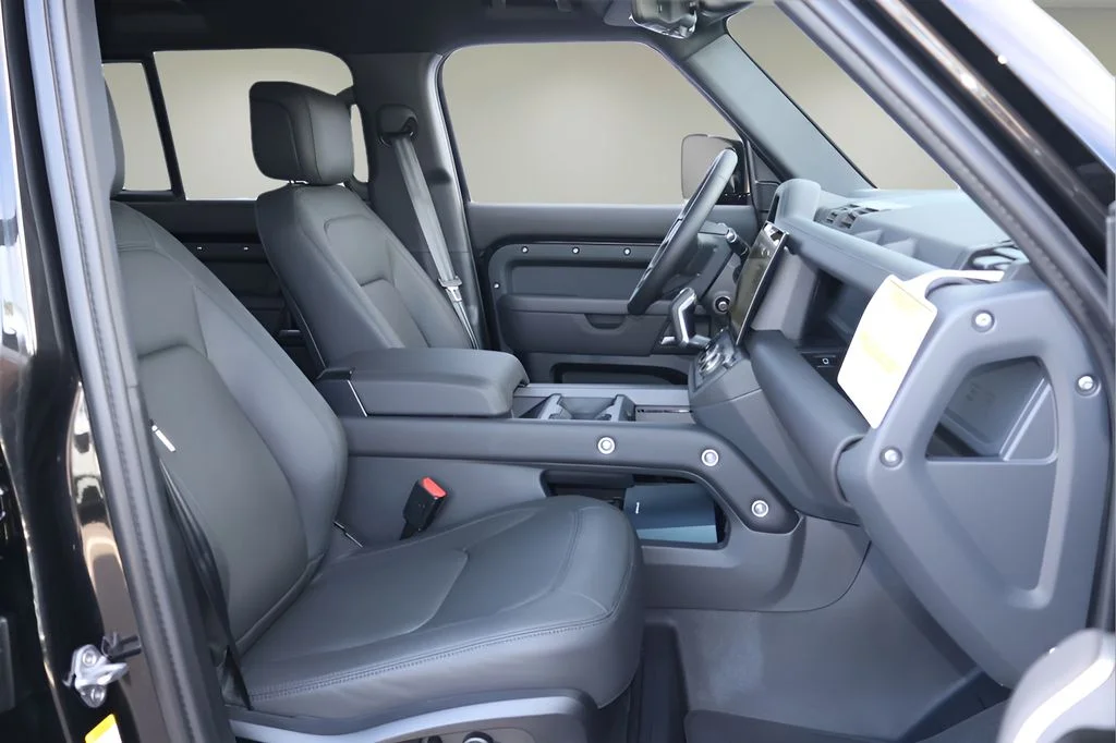 New 2026 Santorini Black Land Rover X-Dynamic SE image 18