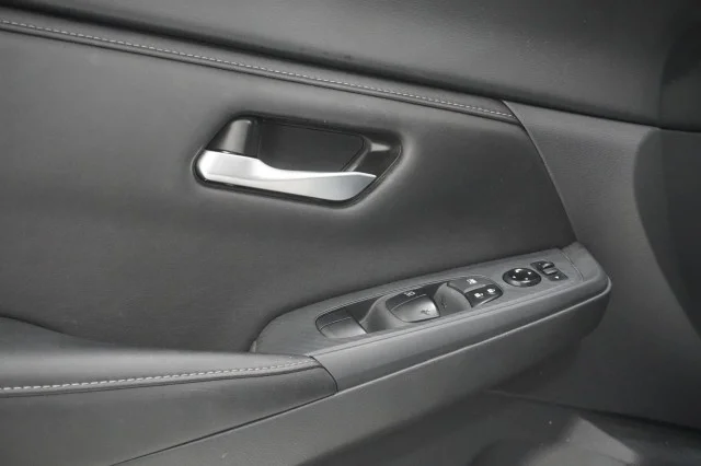 Used 2025  Nissan SV image 14