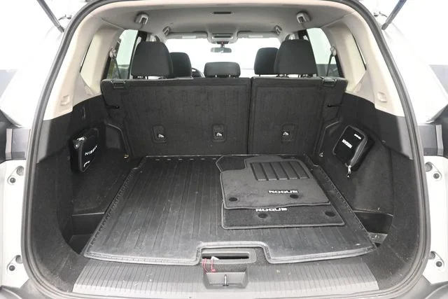 Used 2022 Silver Nissan SV image 31