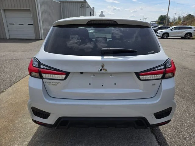 Used 2025 White Mitsubishi  image 7
