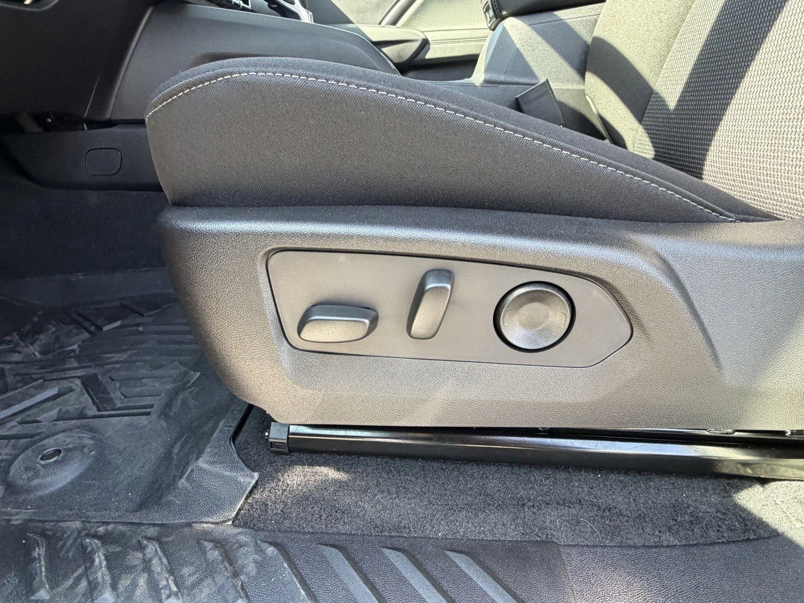 New 2026 Onyx Black GMC Elevation image 18