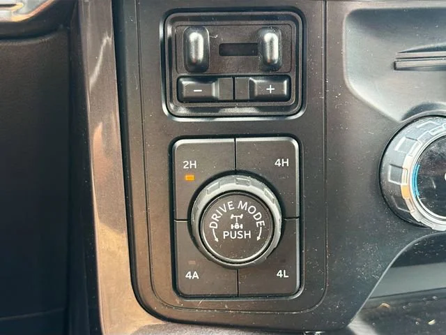 Used 2023 White Metallic Ford LARIAT image 28