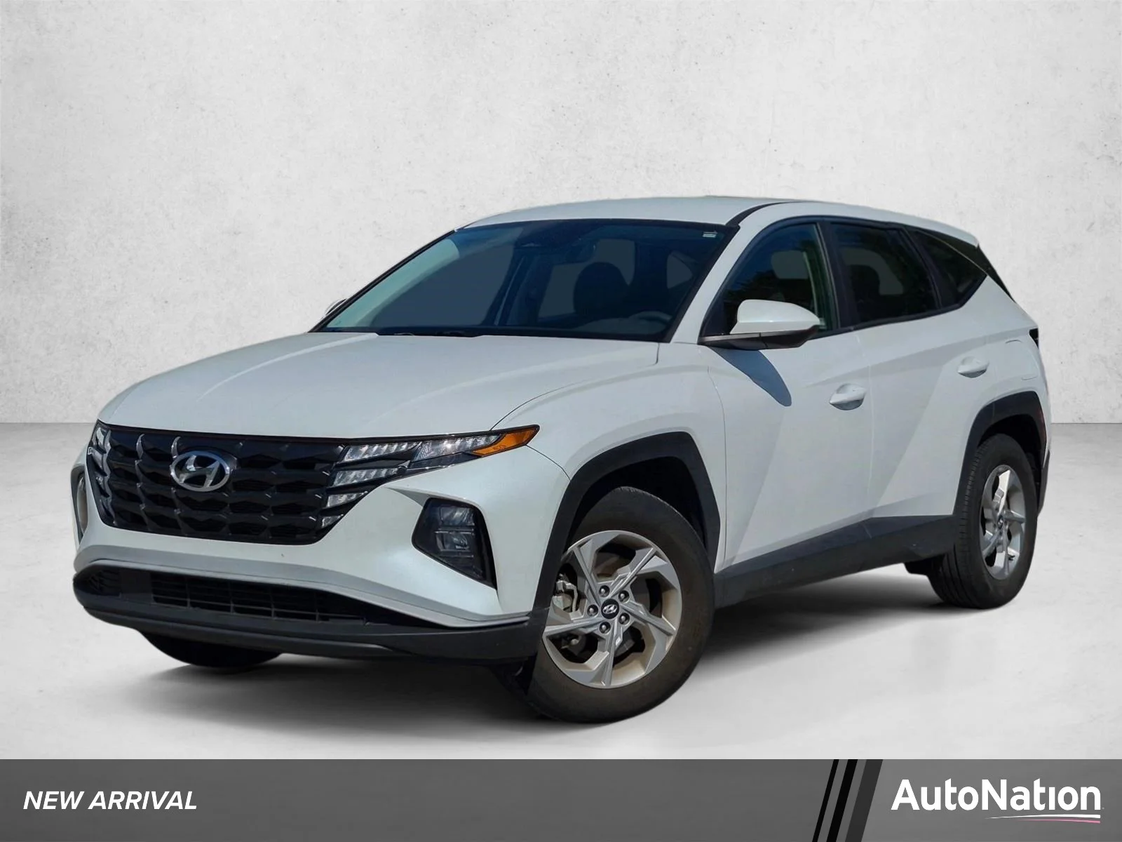 Used 2022 Quartz White Hyundai SE image 1