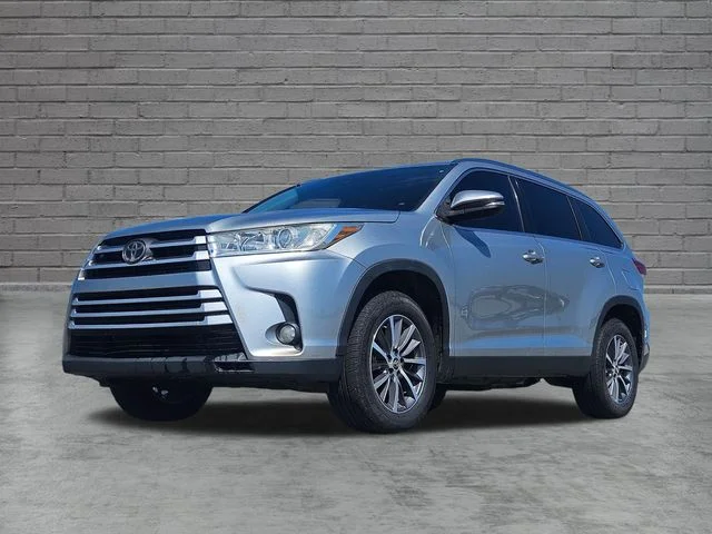 Used 2019 Silver Toyota XLE image 1