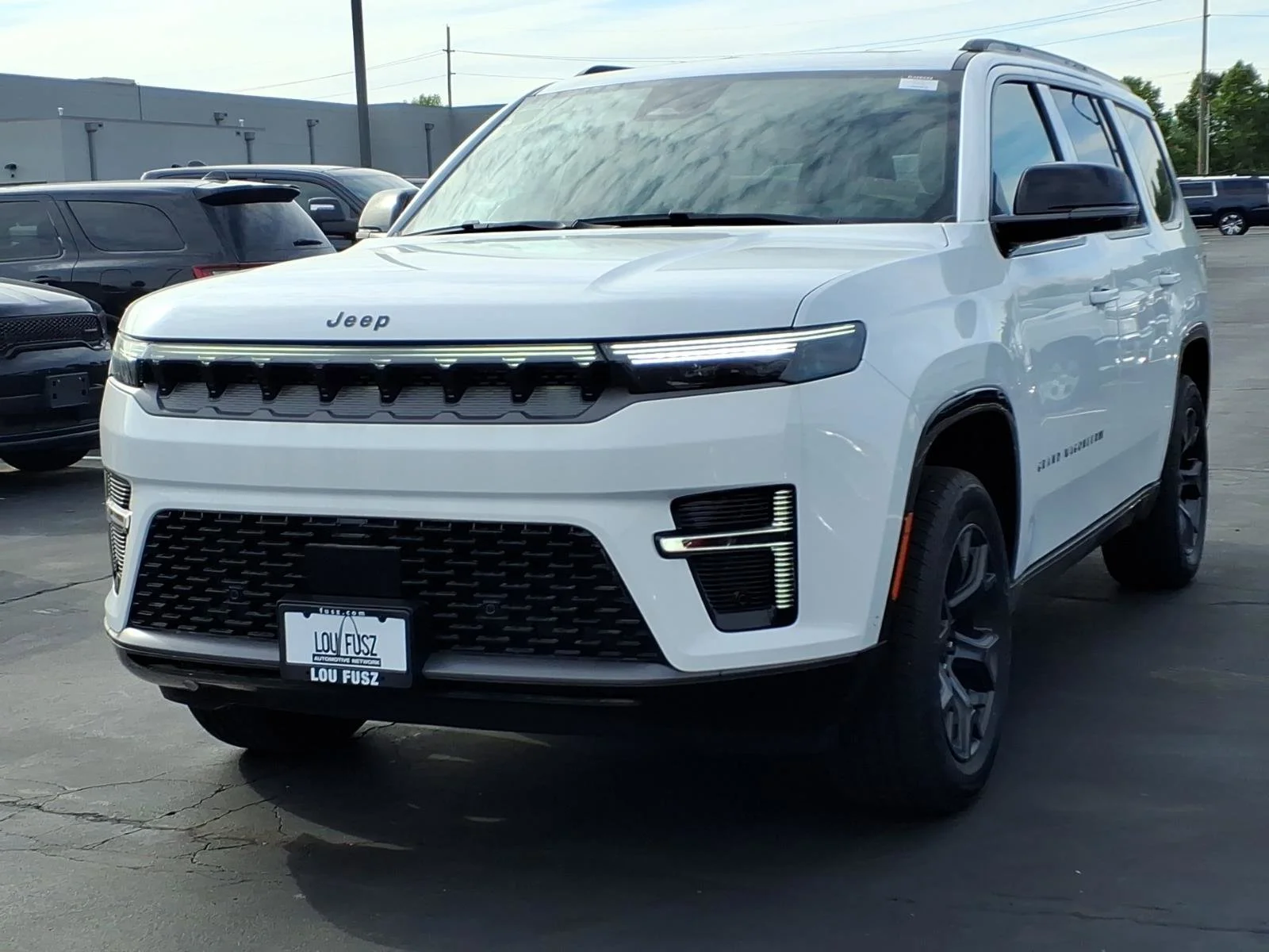 New 2026 Bright White Clear-Coat Exterior Paint Jeep Limited Altitude image 2