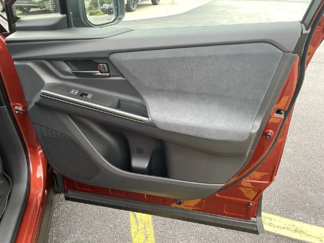 2026 Toyota C-HR XSE - Photo 38