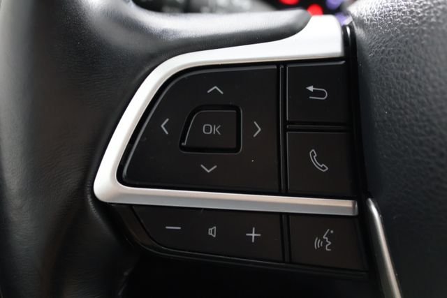 2022 Toyota Highlander XLE - Photo 11