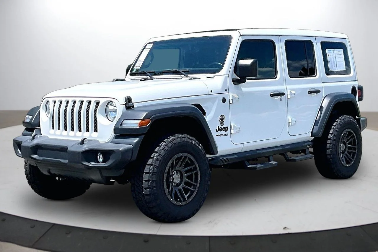 Used 2022 White Jeep Sport S image 4