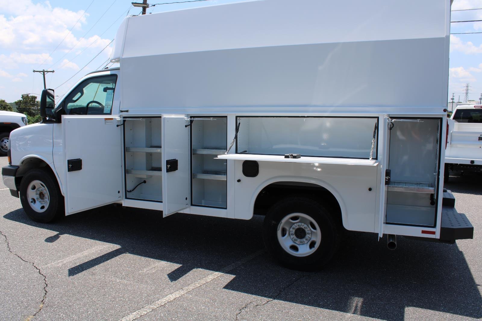 New 2025 Summit White GMC 1WT image 12