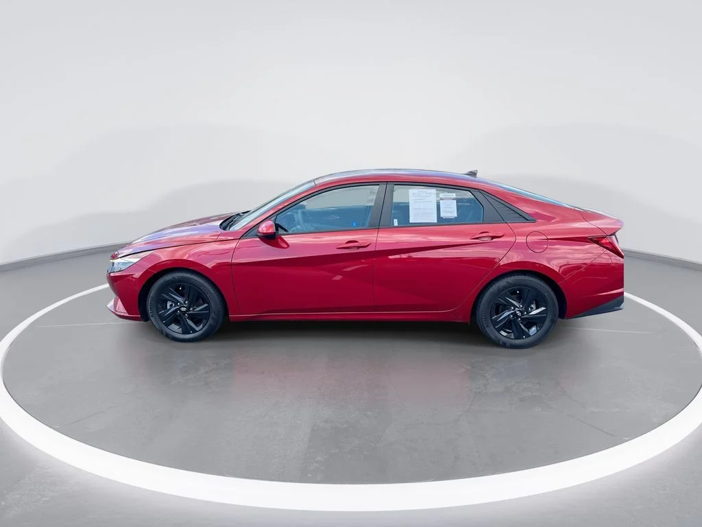 Used 2023 Red Hyundai Blue image 5
