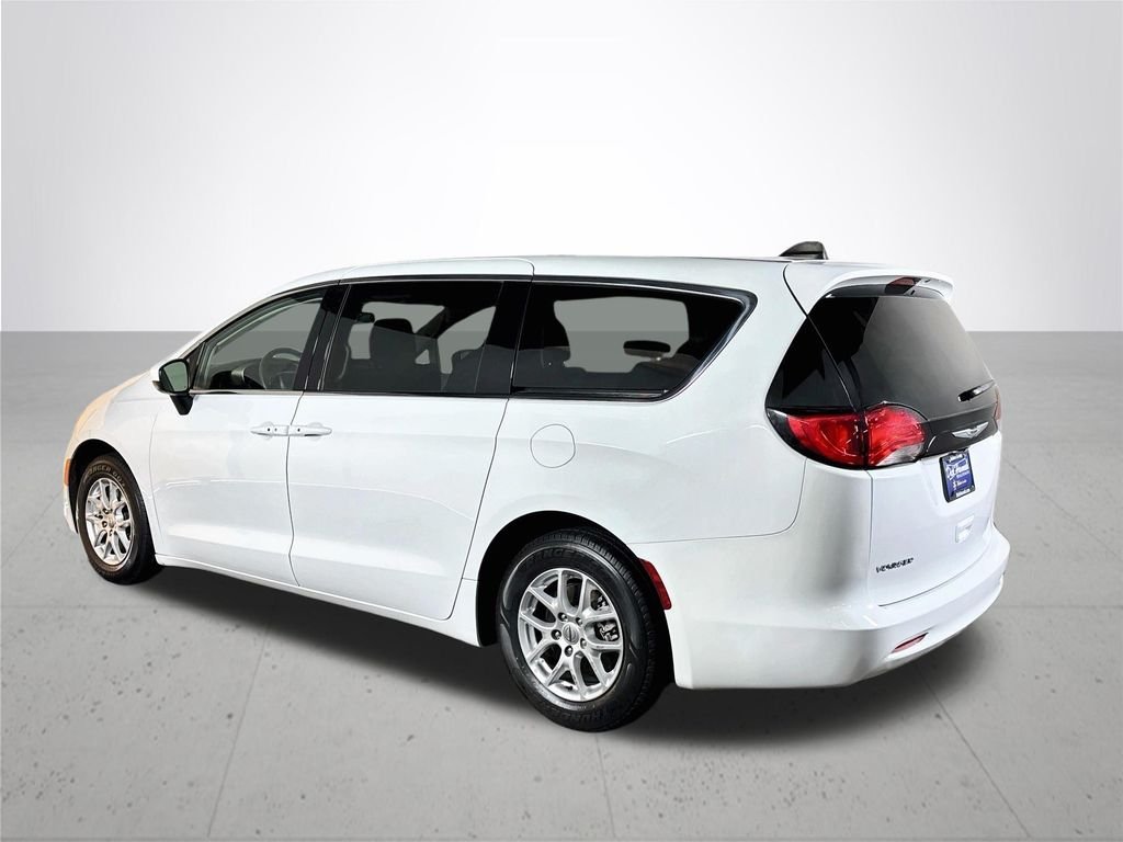 Used 2023 White Chrysler LX image 8