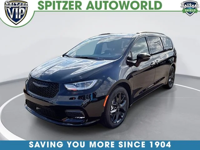 2026 Chrysler Pacifica Select's photo