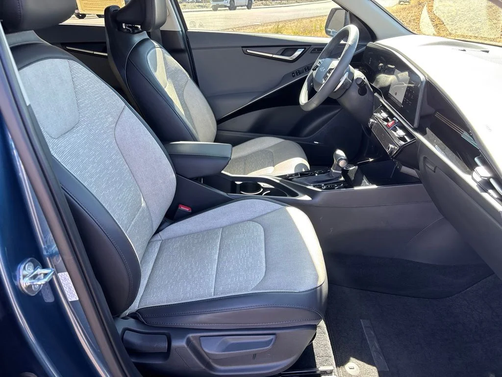 Used 2024 Blue Kia SX image 18
