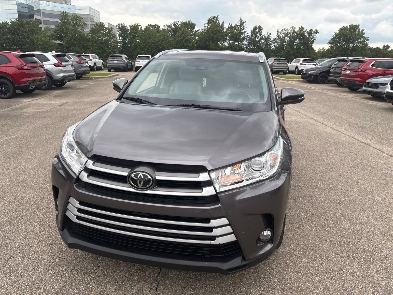 Used 2019 Predawn Gray Mica Toyota XLE image 13