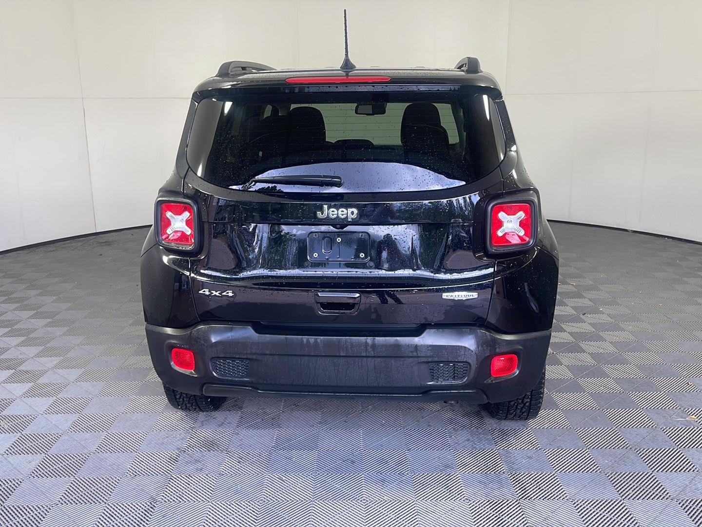Used 2023 Black Clearcoat Jeep Latitude image 11