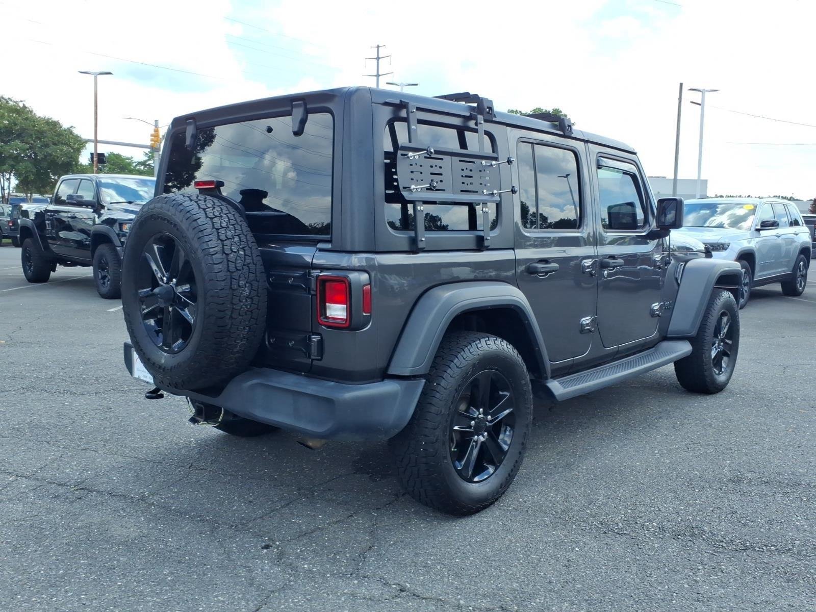Used 2020 Granite Crystal Metallic Clearcoat Jeep Sport Altitude image 2